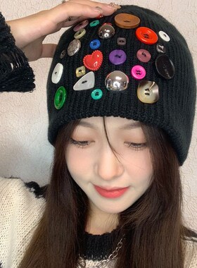 小众设计感彩色纽扣帽子女冬毛线帽保暖护耳冷帽显脸小包头针织帽