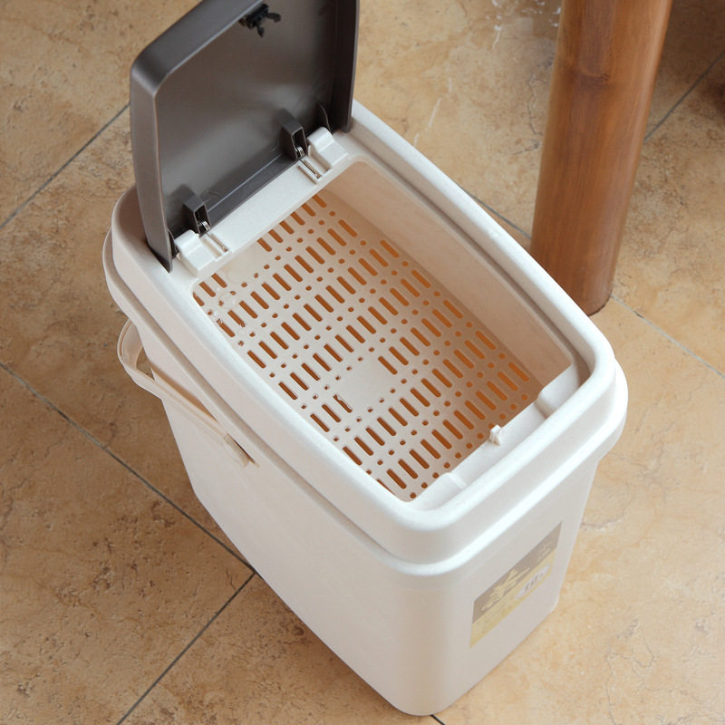 Tea bucket with handle + tea residue separation design