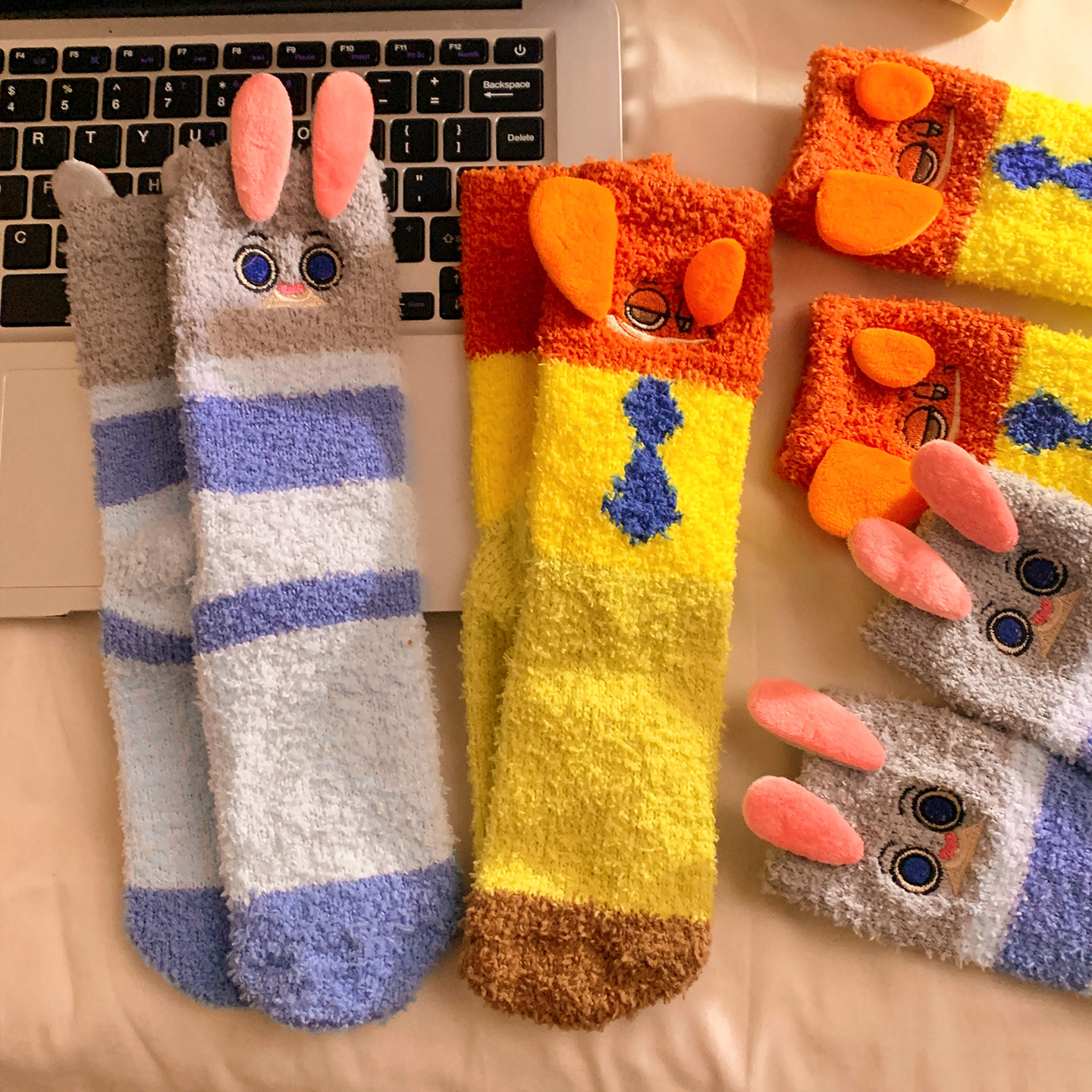 可爱朱迪尼克珊瑚绒袜子女冬季加厚保暖情侣居家地板毛绒袜中筒袜,淘宝优惠券,粉丝福利购,淘宝优惠卷