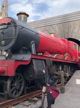 火车头粉色有轨电车装饰摆件