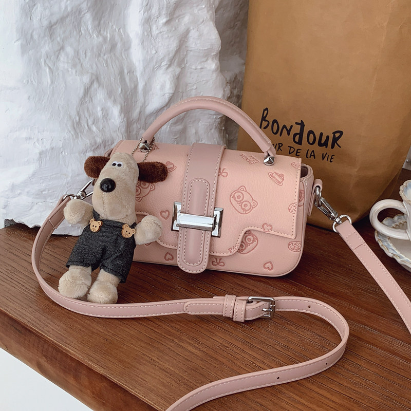 节日礼物时尚轻奢单肩斜跨包卡通小熊小方包高级感网红通勤手机包,淘宝优惠券,粉丝福利购,淘宝优惠卷