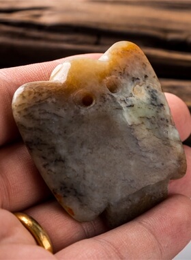 玉枭吊坠河磨玉籽料红山文化玉器