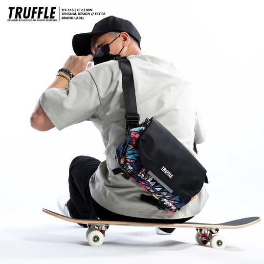TRUFFLE涂鸦潮牌单肩斜挎包男出行轻便包休闲学生挎包女小众潮流