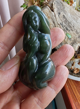 和田玉且末蓝调青玉美女苏工把件