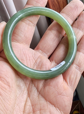 和田玉湖水绿圆条手镯57mm保真