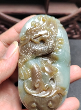 龙把件和田玉苍龙献瑞青白糖玉