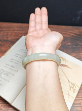 保真和田青白玉飘花手镯送证书