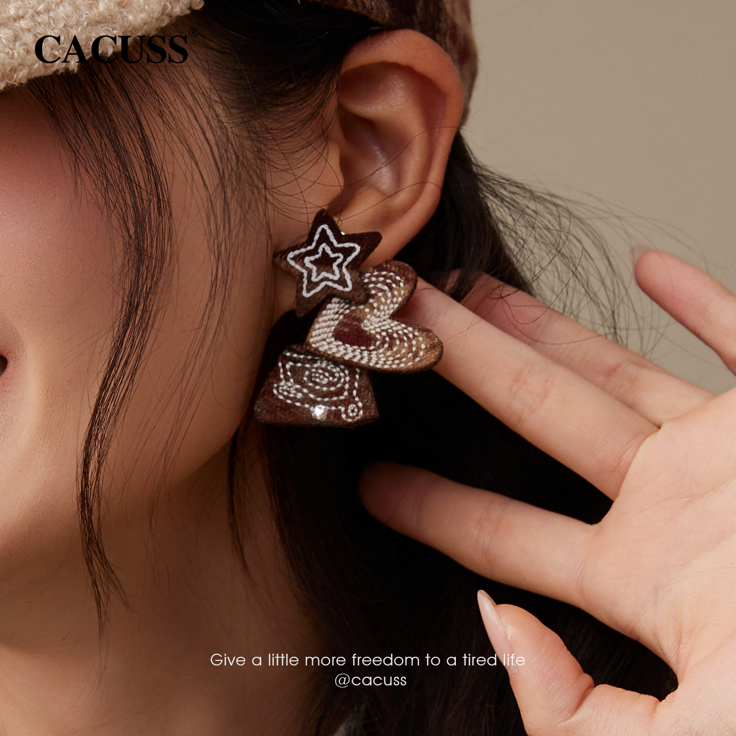 CACUSS轻奢手工耳饰时尚气质耳环冬季新款毛球个性设计耳钉礼盒装,淘宝优惠券,粉丝福利购,淘宝优惠卷