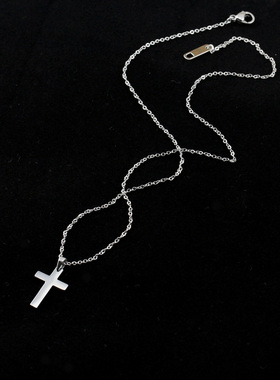 迷你十字架项链男女士钛钢欧美情侣吊坠气质百搭配饰品礼物项链女