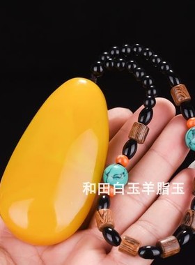 天然新疆和田玉籽料原石手把件