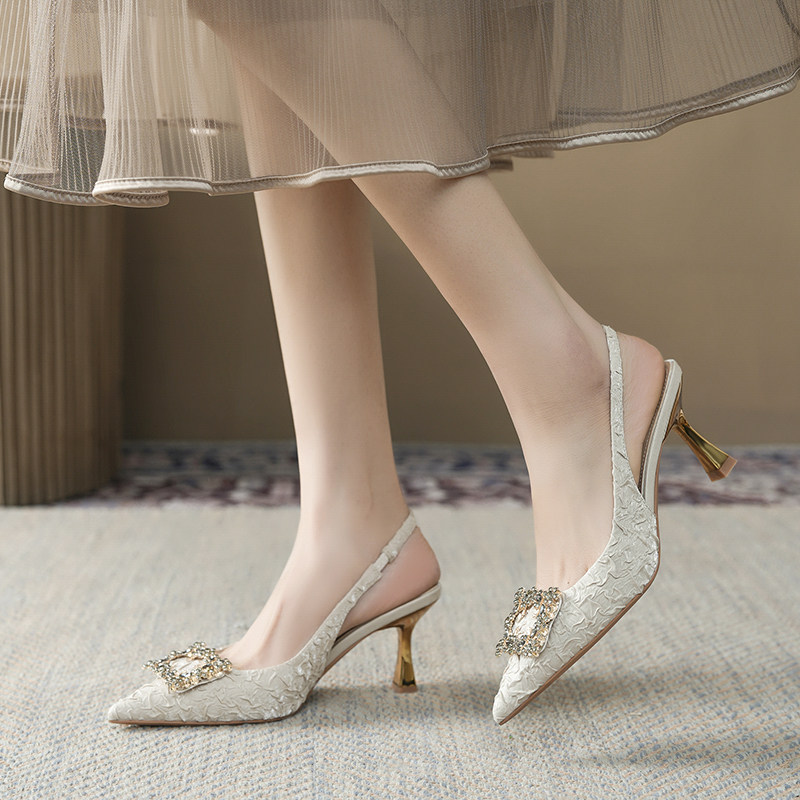 2026春新法式绸缎褶皱方扣尖头细跟高跟单鞋女一字带气质包头凉鞋,淘宝优惠券,粉丝福利购,淘宝优惠卷