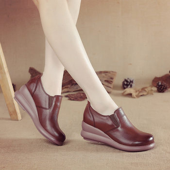 Cowhide soft sole non-slip casual mid-heeled single shoes retro ເກີບຫນັງແທ້ເຮັດດ້ວຍມືຂອງແມ່ຍິງໄວກາງຄົນແລະຜູ້ສູງອາຍຸປາກເລິກ wedge-heeled ເກີບແມ່