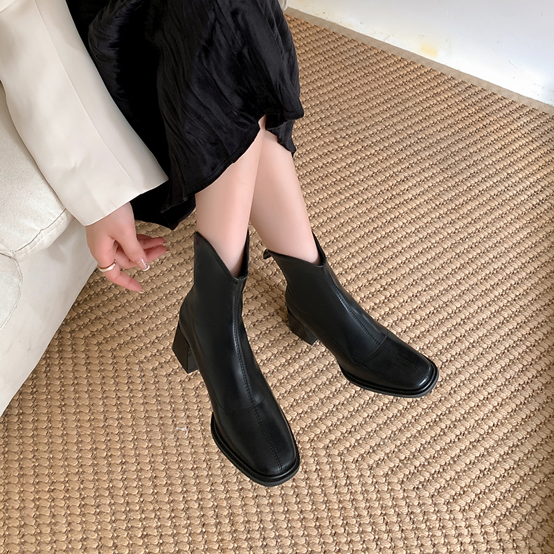 真皮~骄屿法式高跟靴2024秋冬新款短靴超火白色方头v口粗跟瘦瘦靴 - 图0