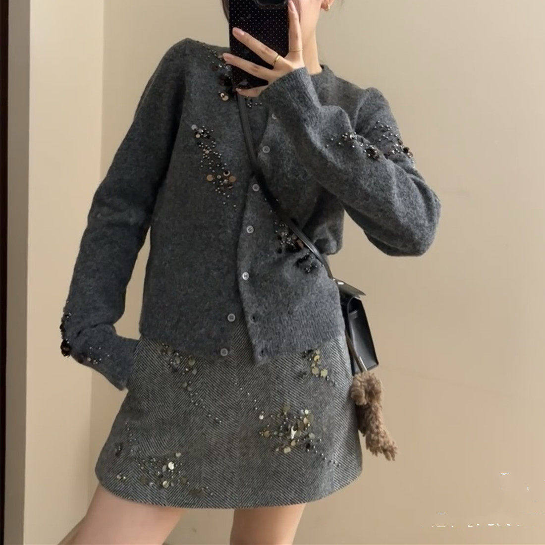 【现货】Rouje Life小众手工钉珠修身显瘦气质高级感圆领针织开衫,淘宝优惠券,粉丝福利购,淘宝优惠卷