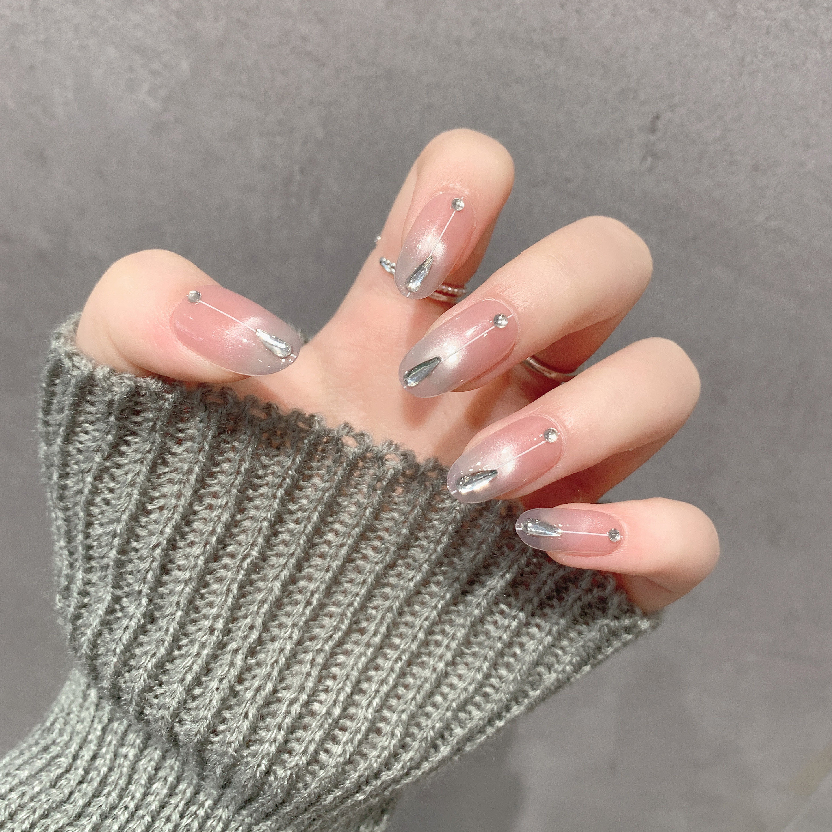 纯手工穿戴甲中长款裸色渐变猫眼显白美甲2025年新款高级感短甲片,淘宝优惠券,粉丝福利购,淘宝优惠卷