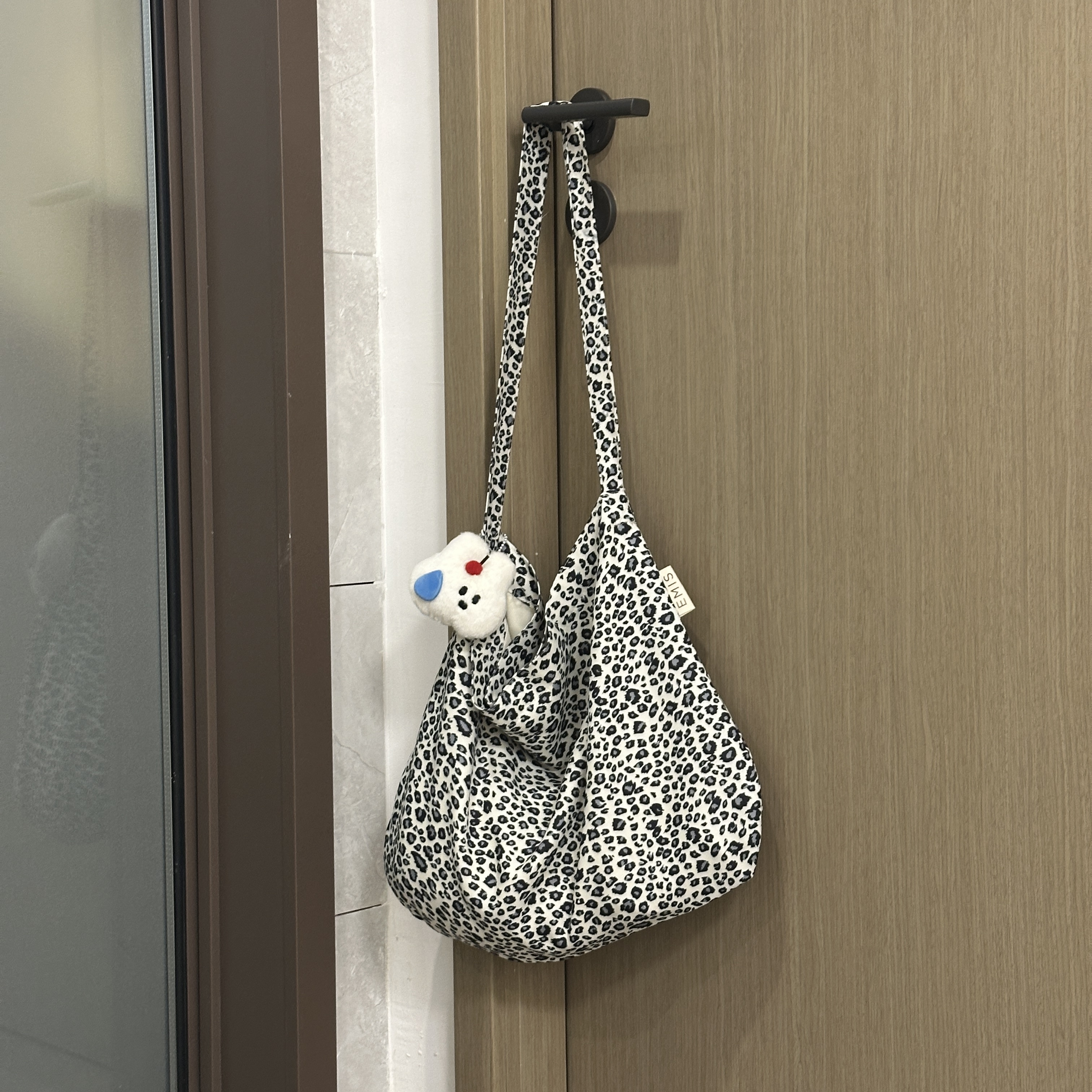 孔孝真同款日韩ins豹纹斜挎包大容量单肩帆布包女学生布袋慵懒风 - 图0