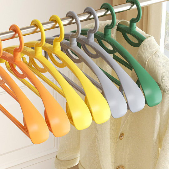 Anti-slip, non-marking, wide-shoulder clothes hanger