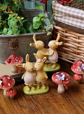 粉裙小花兔兔情侣树脂装饰摆件