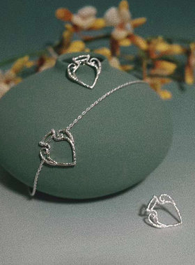 QURIOUSTONE 26春夏新款小宝瓶银项链精致锁骨链M星店