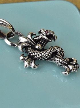 男士嘻哈潮细致红眼蟒蛇造型军花十字架泰银吊坠925纯银朋克挂件