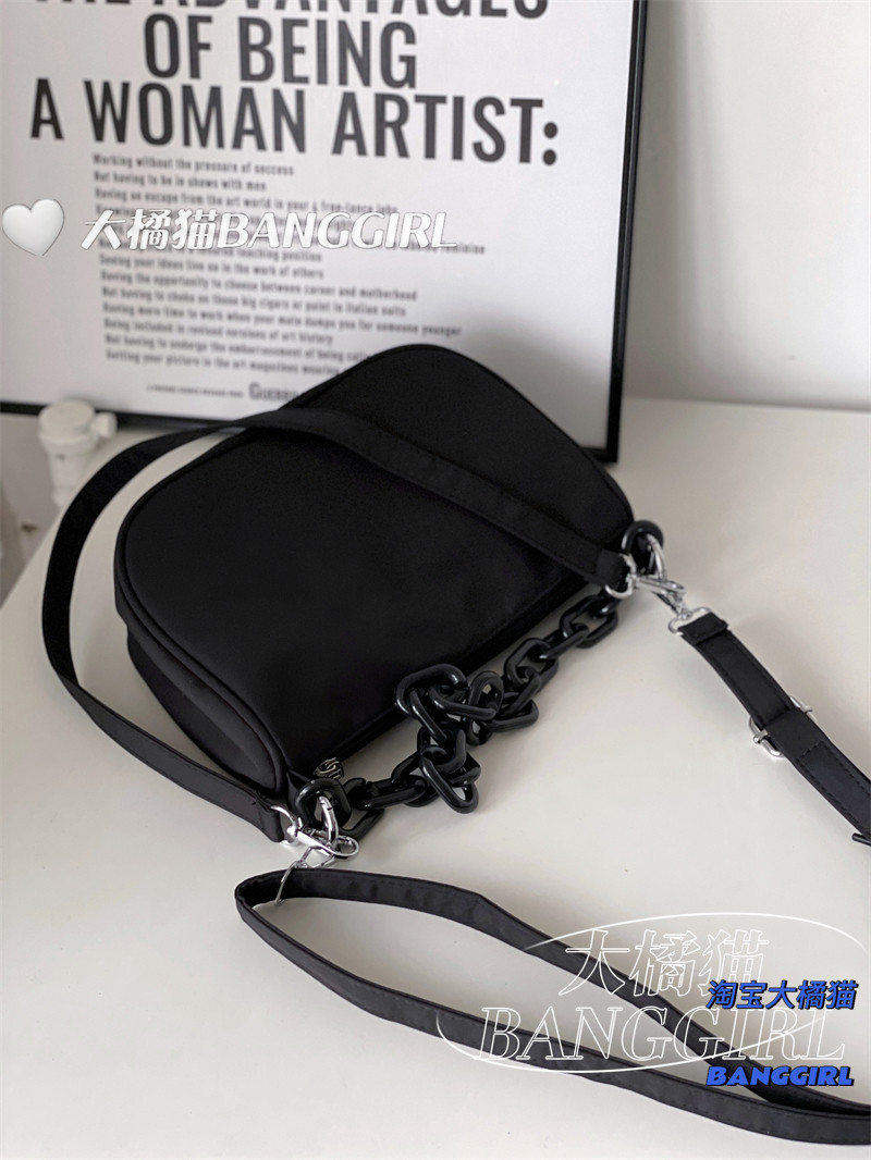 2026 Niche Women’s Bag Casual Sports Style Shoulder Bag