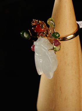 纯银和田玉欧泊石金蝉戒指