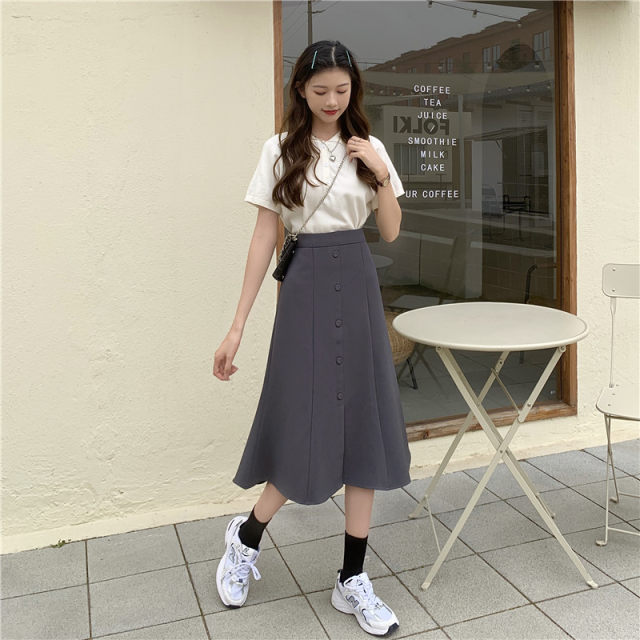 Large size skirt with ruffled design that covers the crotch and covers the buttocks