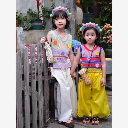 韩国童装2025夏季新款彩绘镂空花朵针织吊带背心女童多巴胺花瓣裤 - 图0