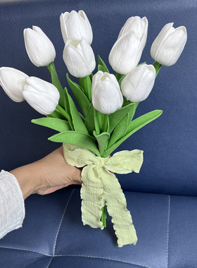 仿皮花拍摄郁金香花束