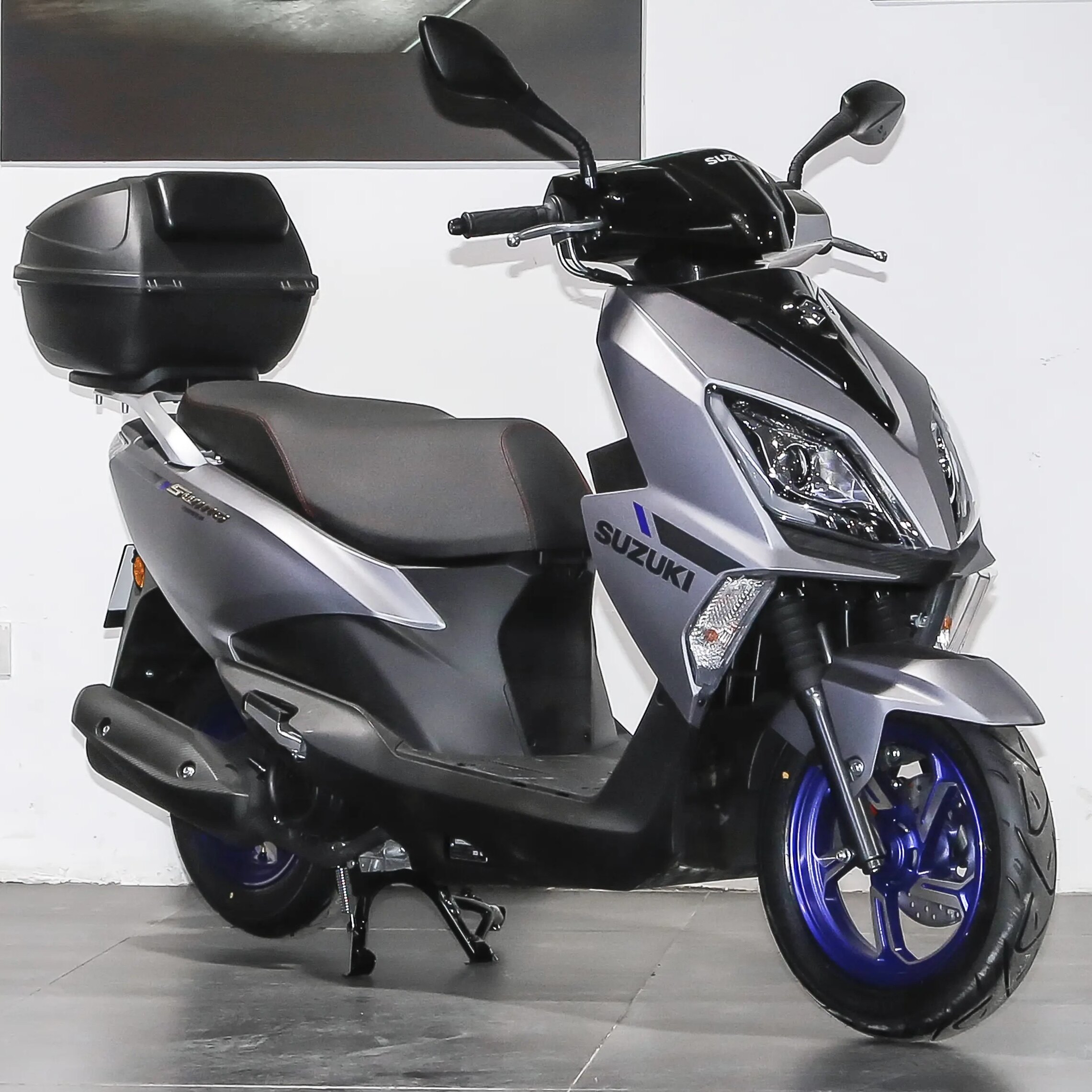 Suzuki UY125cc scooter fuel-saving transportation