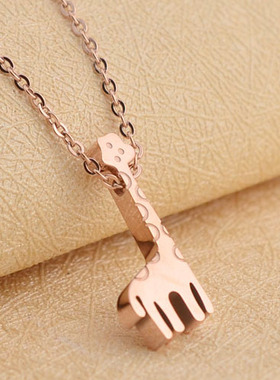 一鹿有你镀18K玫瑰金项链女长颈鹿 短链锁骨链钛钢韩版学生礼物