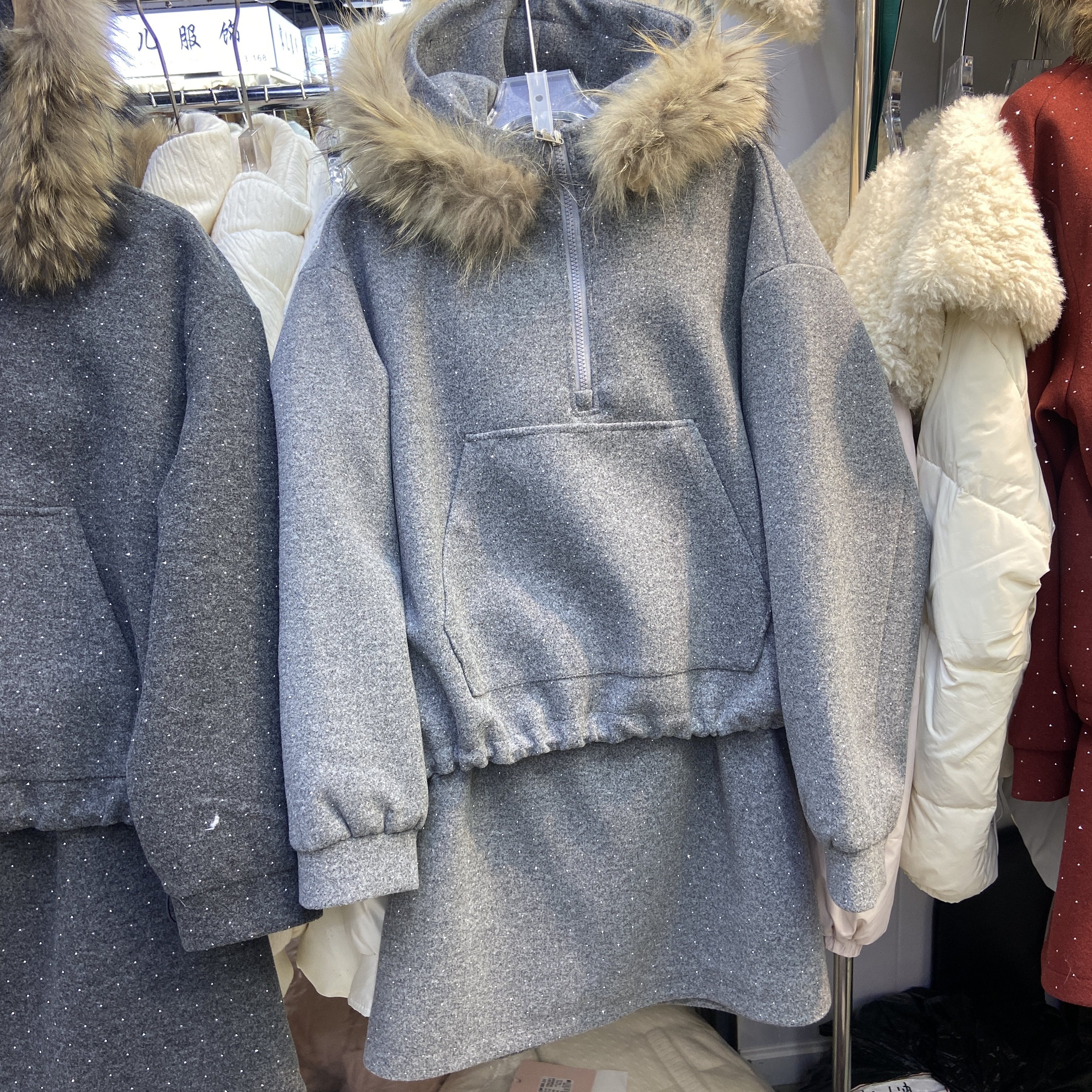 复古圣诞风烫钻宽松大毛领连帽夹棉卫衣+半身裙时髦毛呢两件套女,淘宝优惠券,粉丝福利购,淘宝优惠卷