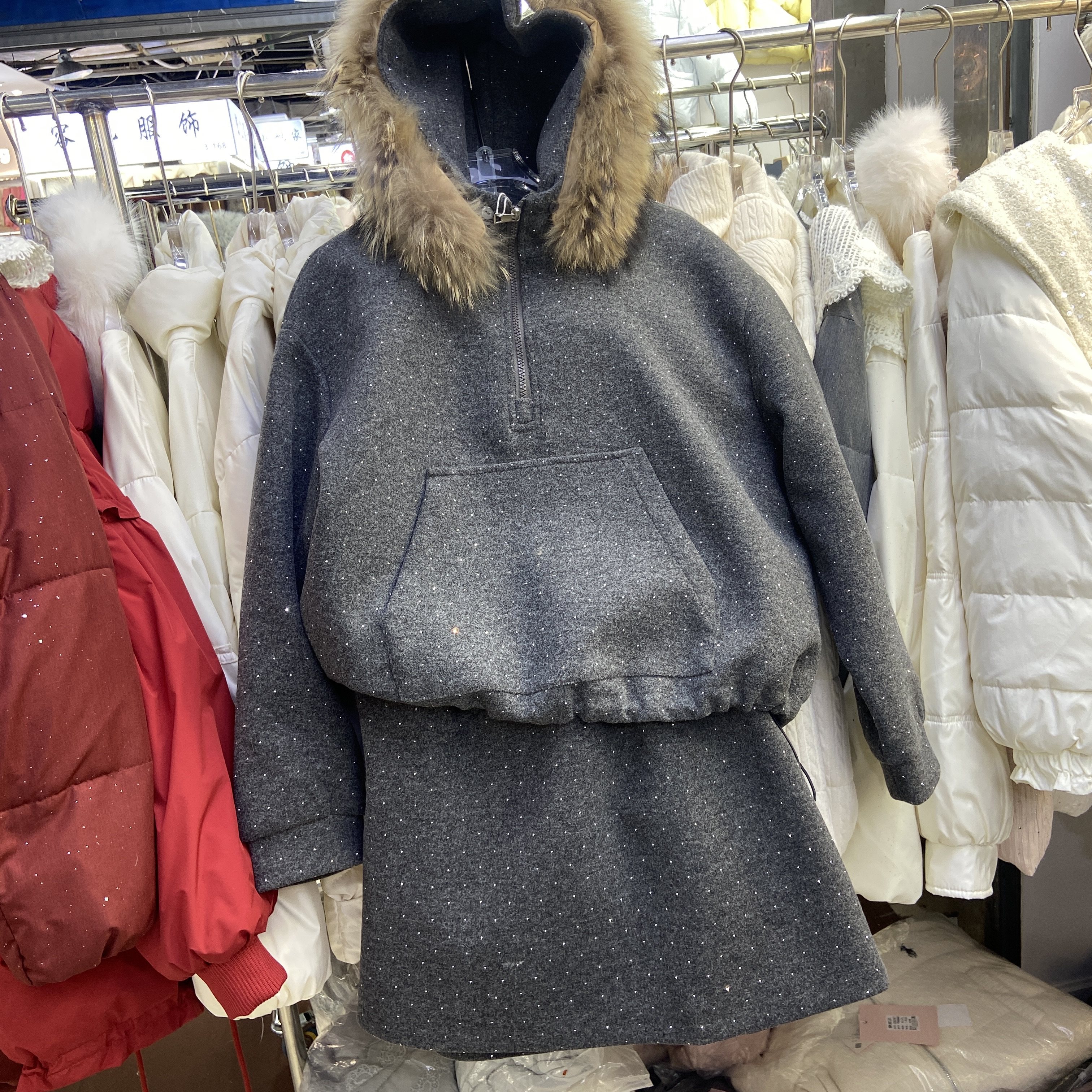 复古圣诞风烫钻宽松大毛领连帽夹棉卫衣+半身裙时髦毛呢两件套女,淘宝优惠券,粉丝福利购,淘宝优惠卷