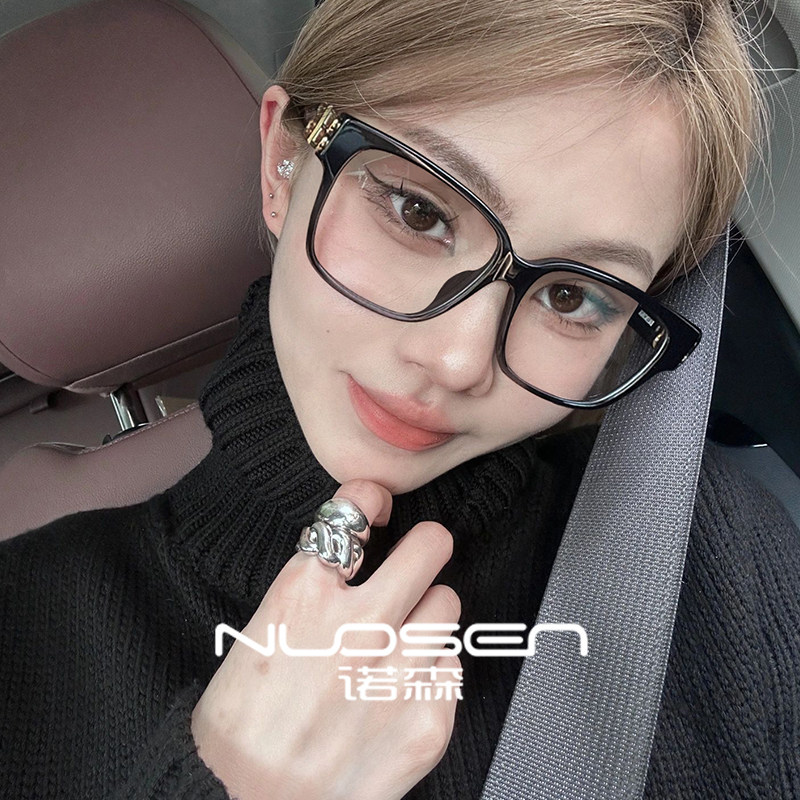 Korean version of black-framed myopia glasses for women with big faces to make them slimmer without makeup