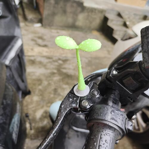 电动车小树苗3d立体装饰贴汽车车载创意可爱摆件会摆动橡胶小绿芽 - 图2