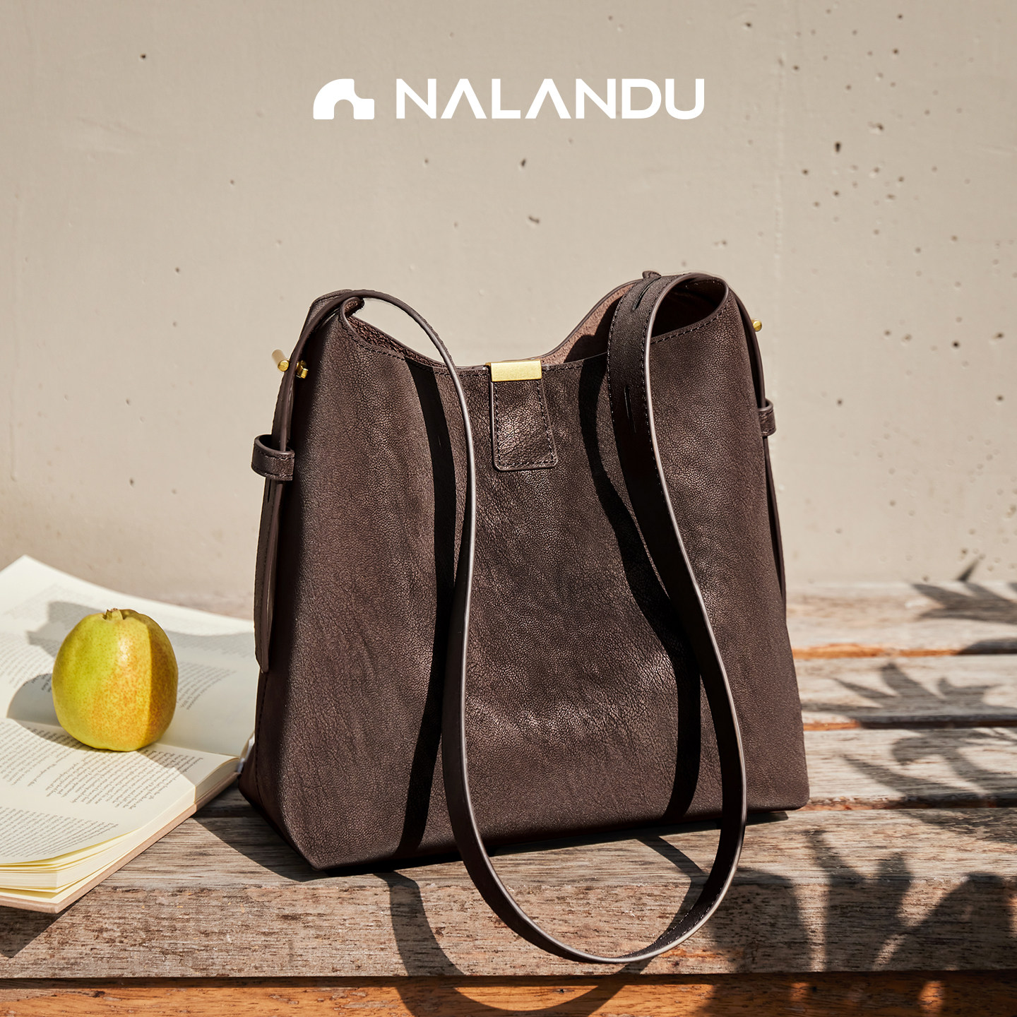 纳兰杜包包女士2025新款水桶包女款麂皮包包大容量通勤斜挎包女包,淘宝优惠券,粉丝福利购,淘宝优惠卷