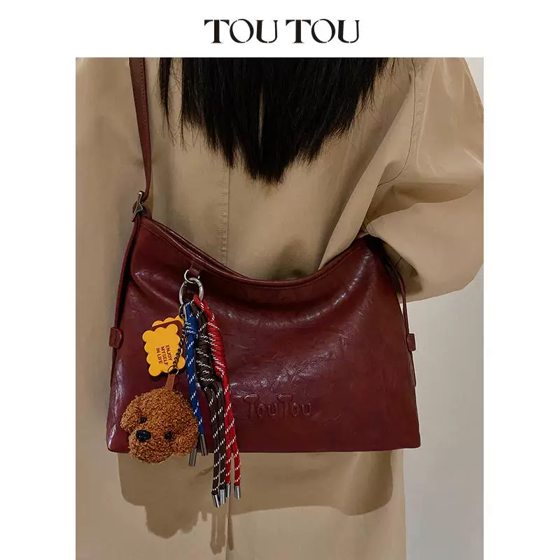 Burgundy capacious shoulder bag