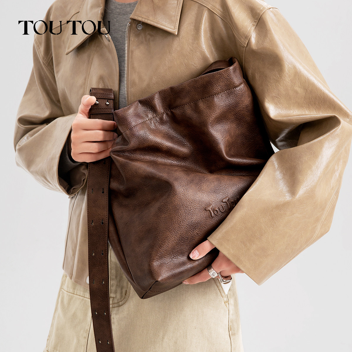 新年礼物TOUTOU小狗托特包大容量复古水桶包通勤百搭单肩斜挎包女,淘宝优惠券,粉丝福利购,淘宝优惠卷