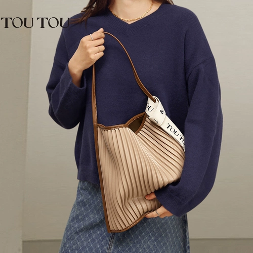 Портативная весенняя небольшая дизайнерская вместительная и большая универсальная сумка подмышку, 2023