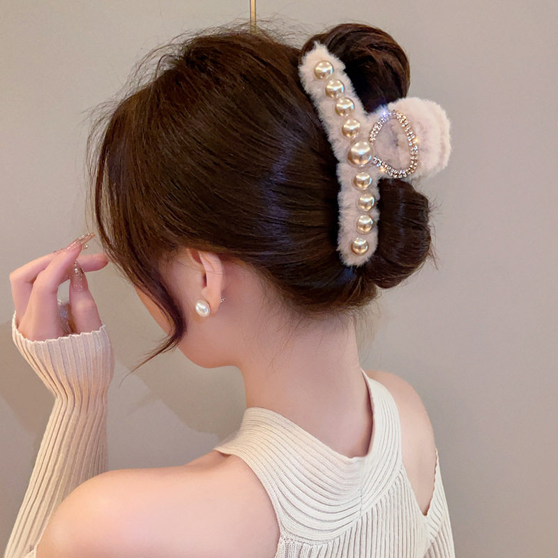 韩版珍珠毛绒抓夹女2024秋冬新款高端鲨鱼夹后脑勺发量多盘发夹子,淘宝优惠券,粉丝福利购,淘宝优惠卷