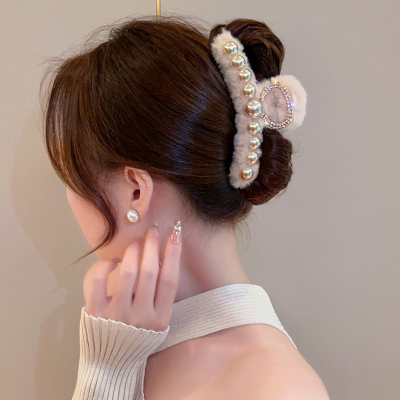 韩版珍珠毛绒抓夹女2024秋冬新款高端鲨鱼夹后脑勺发量多盘发夹子,淘宝优惠券,粉丝福利购,淘宝优惠卷