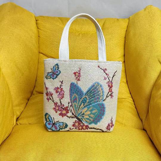 Fashionable, wear-resistant and versatile gold wire handbag with zipper