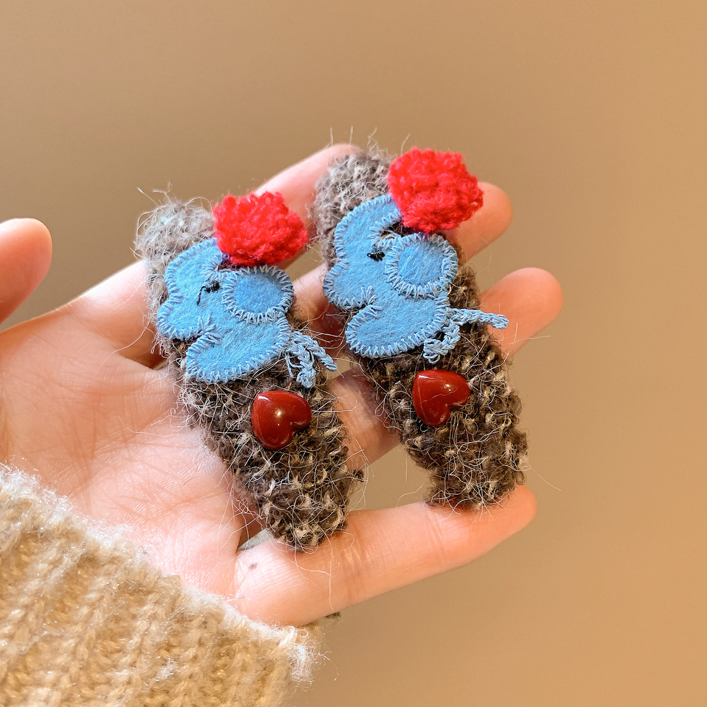 撞色毛绒小象发夹边夹侧边发卡女可爱卡通百搭秋冬头饰前额刘海夹 - 图1