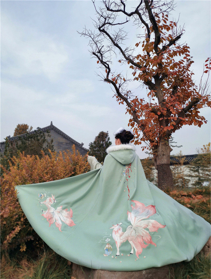 陛下兰他惜原创汉服九尾桃花狐斗篷 陛下兰他惜汉服