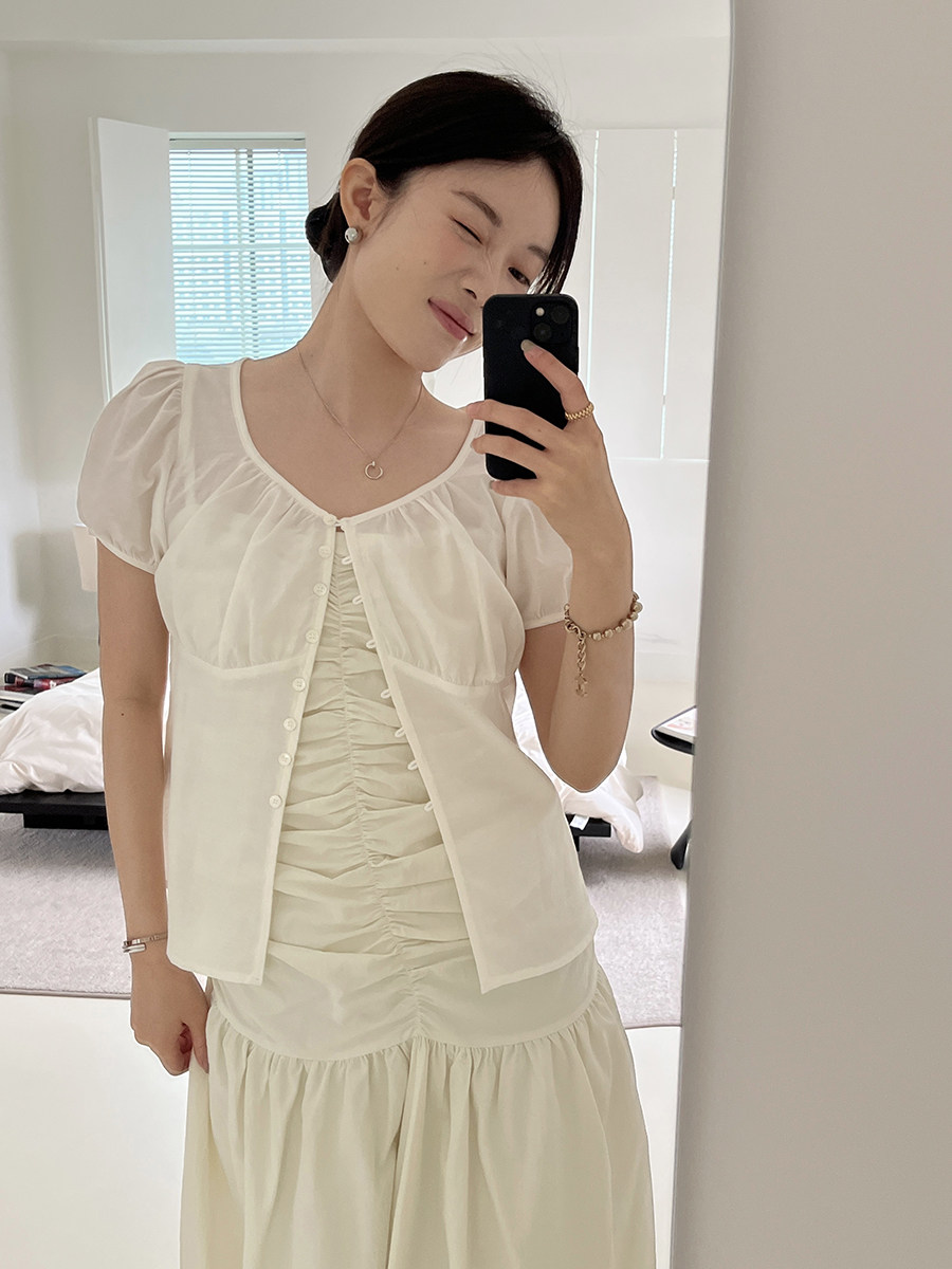 joycefuuu|可爱到尖叫 穿上秒减龄 多纽扣米色娃娃衫少女氛围衬衫,淘宝优惠券,粉丝福利购,淘宝优惠卷