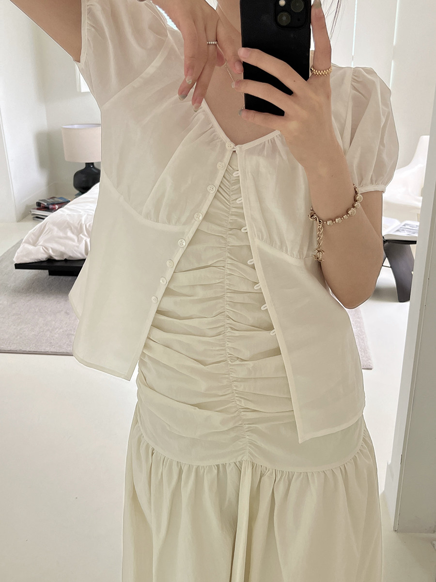 joycefuuu|可爱到尖叫 穿上秒减龄 多纽扣米色娃娃衫少女氛围衬衫,淘宝优惠券,粉丝福利购,淘宝优惠卷