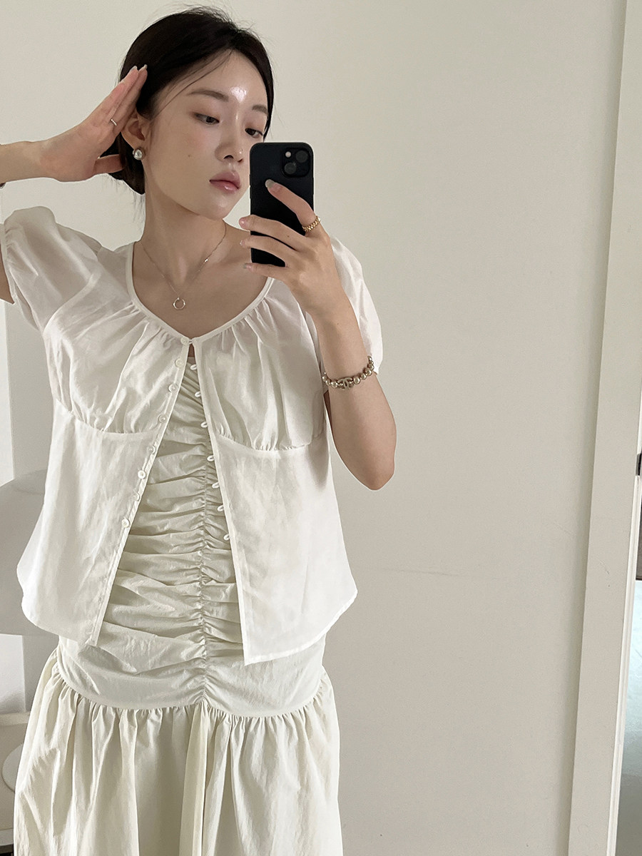 joycefuuu|可爱到尖叫 穿上秒减龄 多纽扣米色娃娃衫少女氛围衬衫,淘宝优惠券,粉丝福利购,淘宝优惠卷