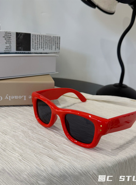 欧美高级感白色方形墨镜女潮复古凹造型街拍防紫外线太阳镜男圆脸