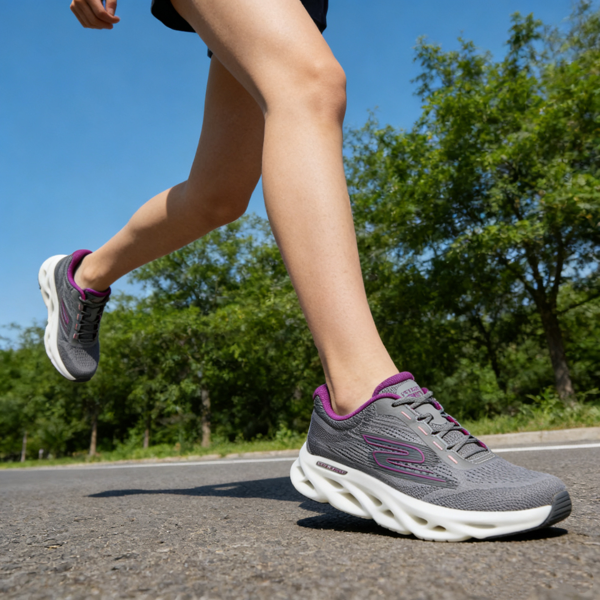 Skechers斯凯奇女鞋春季新款高回弹休闲减震跑步鞋舒适透气运动鞋