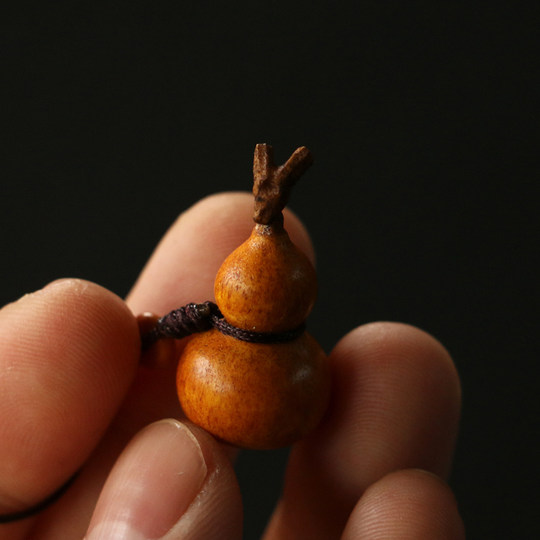 Purely hand-carved one-piece antler small gourd pendant